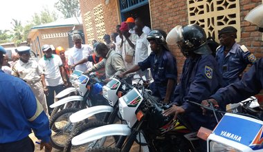 Pour lutter contre l'insécurité à Uvira, la Monusco dote la Police Nationale Congolaise de motos.