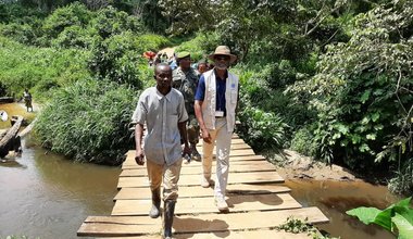 Le pont Samboko que les déplacés utilisent chaque matin pour venir dans le village pour leurs activités ponctuelles avant de regagner leur lieu de refuge de l'autre côté du village.