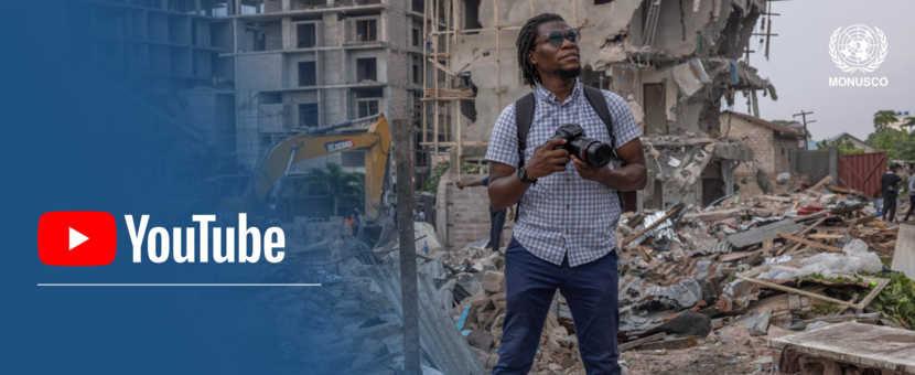 Avec sa caméra en main, Jonathan Fuanani arpente les rues de Kinshasa pour informer les internautes de Radio Okapi.