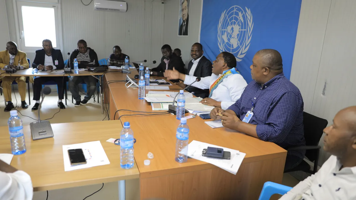 Trente chefs de quartier issus des quatre communes de la ville de Beni se sont réunis récemment pour discuter du renforcement de leur collaboration avec la MONUSCO. Trente chefs de quartier issus des quatre communes de la ville de Beni se sont réunis récemment pour discuter du renforcement de leur collaboration avec la MONUSCO.
