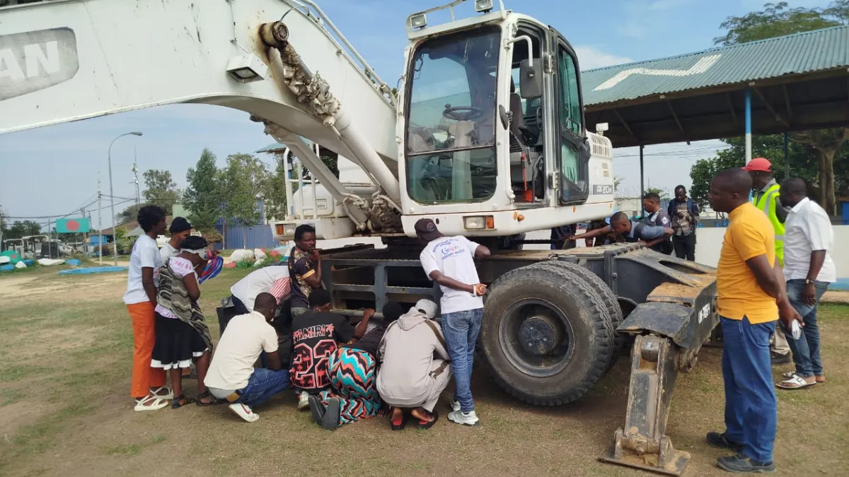 bunia_jeunes_01_excavatrices.jpeg