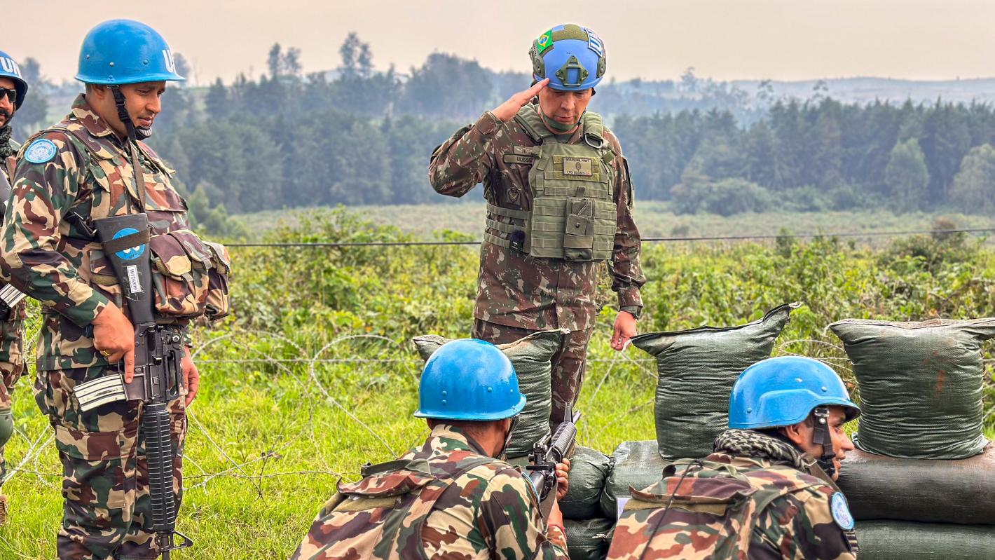 General Ulisses de Mesquita Gomes, Force Commander of MONUSCO, went on August 21 to Fataki then to Lodha to meet with communities and listen to their concerns to better protect them.