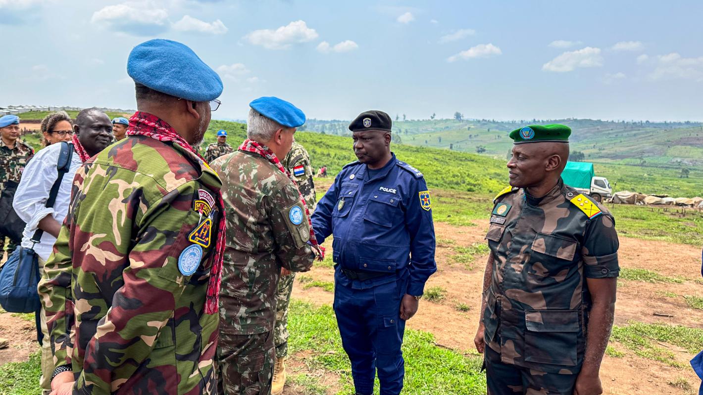 General Ulisses de Mesquita Gomes, Force Commander of MONUSCO, went on August 21 to Fataki then to Lodha to meet with communities and listen to their concerns to better protect them.