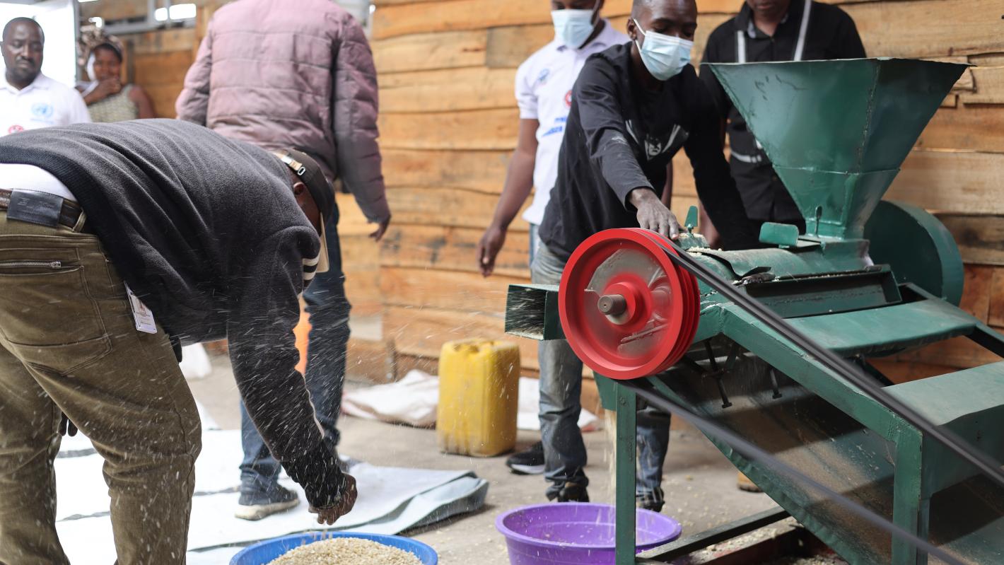 Un des volets les plus visibles du projet a été inauguré à Buhima, un village du groupement de Munigi : le premier moulin à grain communautaire.