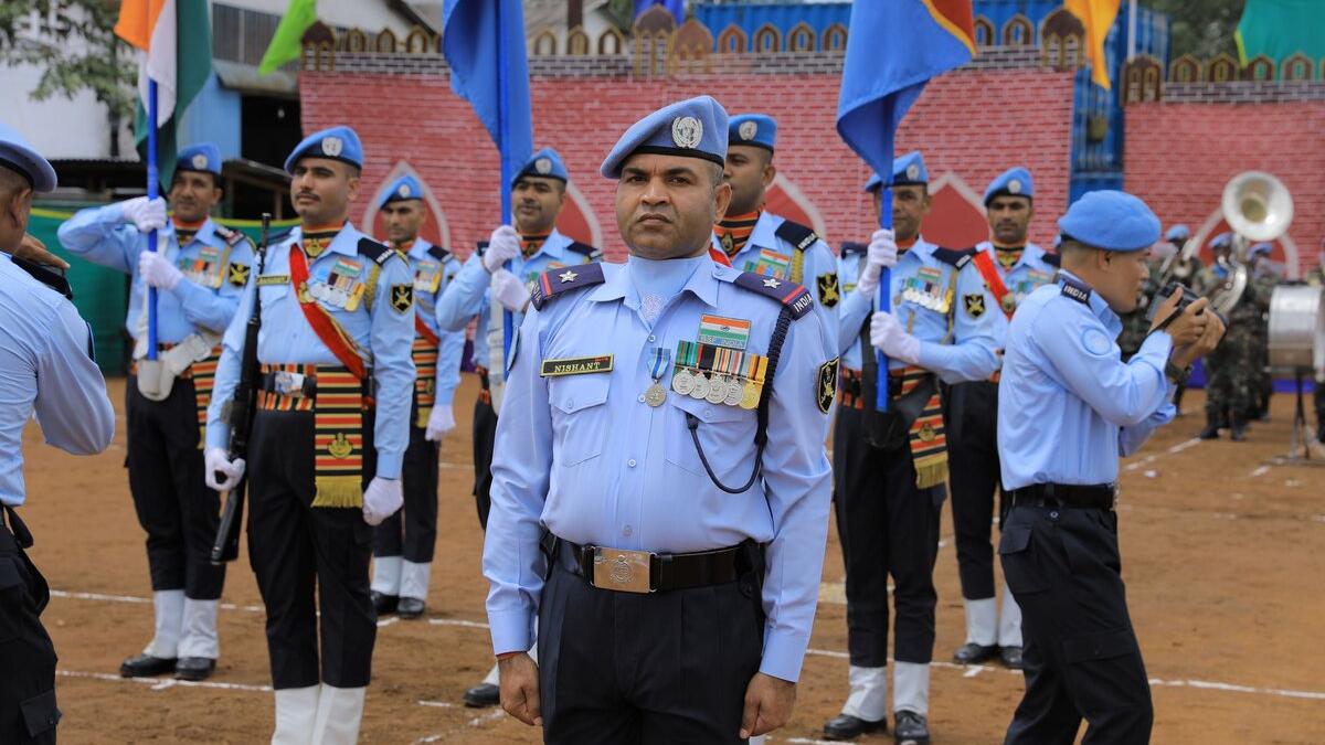 Cent cinquante-neuf policiers