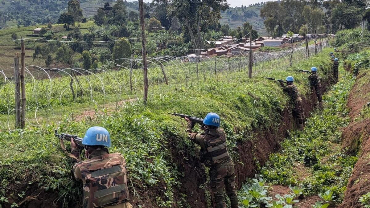 Les Casques bleus montent la garde.