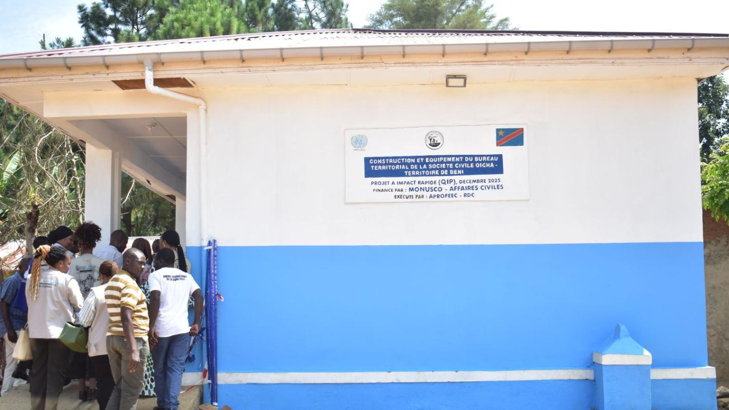 The building includes an office for the president, an office for the rapporteur, a reception area for the secretariat, an archive space, and a large meeting room. Photo MONUSCO ©Martial Mukeba wa Mukeba