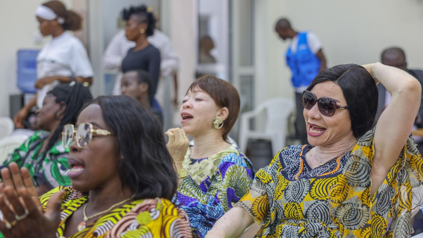 Une centaine de femmes ont participé à un atelier de sensibilisation sur l’égalité de sexe et les droits des femmes vivant avec un handicap organisé par la section Genre de la MONUSCO. ©Photo Jean-Claude Wenga