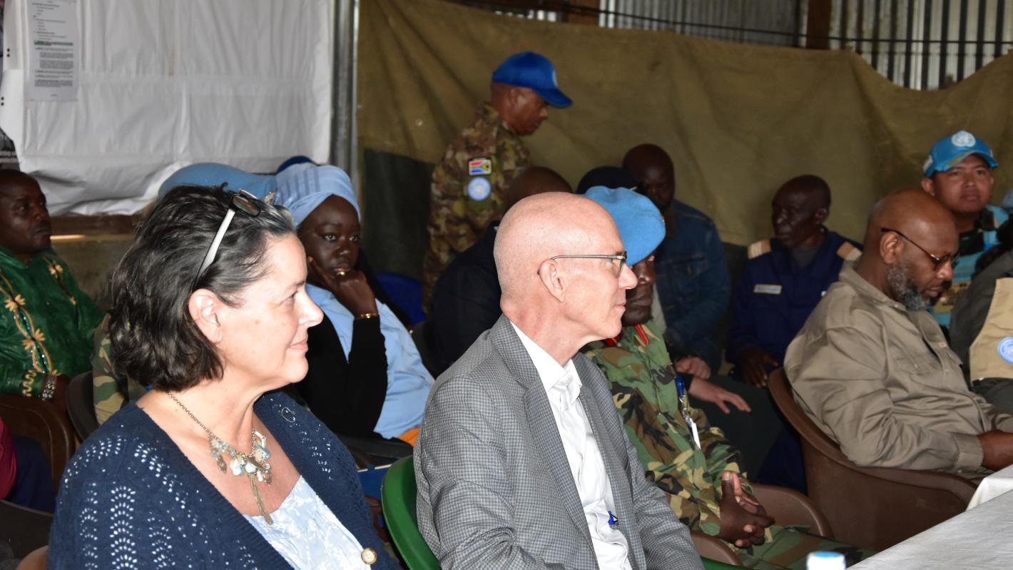 Le chef de la MONUSCO James Swan à Eringeti, mardi 21 avril 2026 au deuxième jour de sa visite à Beni, dans la province du Nord-Kivu.