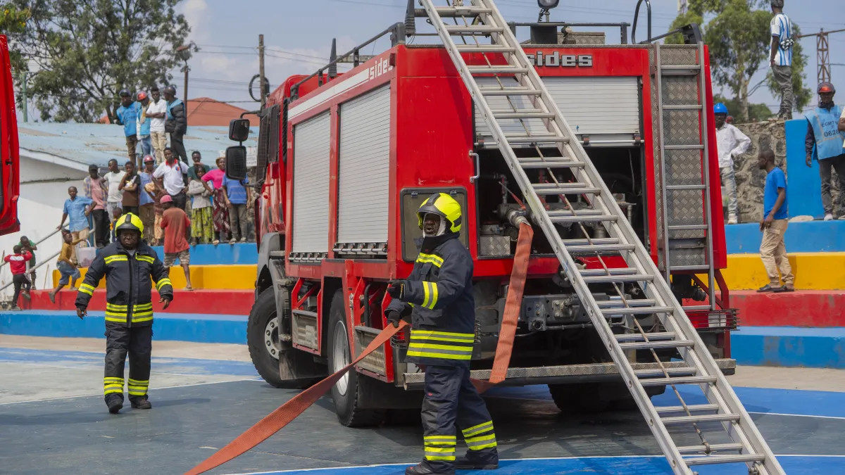 Les équipes de secours ont également réussi à maîtriser le feu et à empêcher sa propagation aux habitations voisines. Toutefois, une dizaine de ménages ont perdu leurs biens.