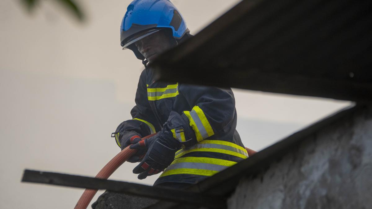 Les équipes de secours ont également réussi à maîtriser le feu et à empêcher sa propagation aux habitations voisines. Toutefois, une dizaine de ménages ont perdu leurs biens.