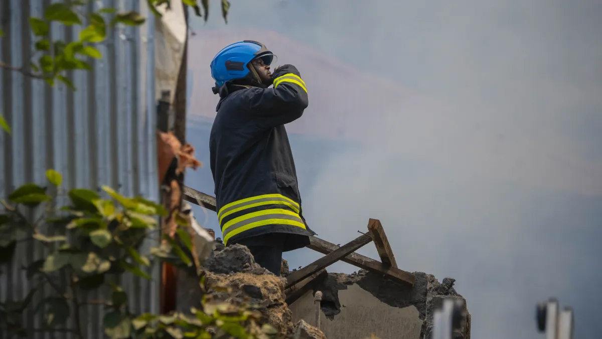 Les équipes de secours ont également réussi à maîtriser le feu et à empêcher sa propagation aux habitations voisines. Toutefois, une dizaine de ménages ont perdu leurs biens.