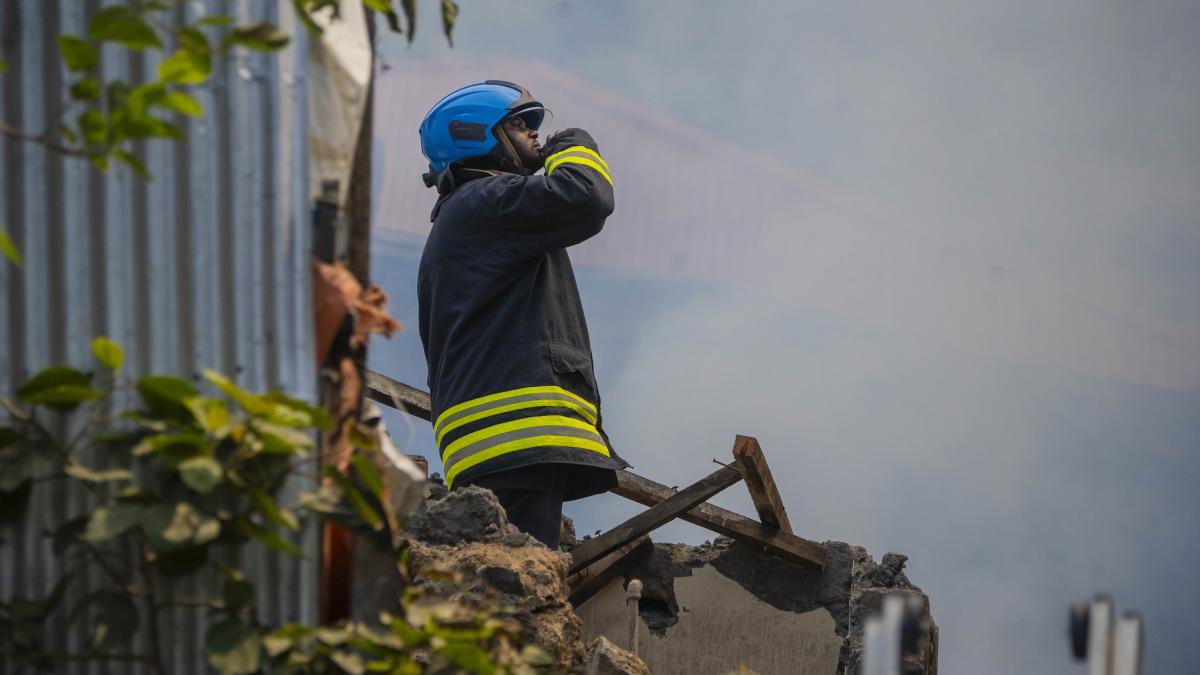 Les équipes de secours ont également réussi à maîtriser le feu et à empêcher sa propagation aux habitations voisines. Toutefois, une dizaine de ménages ont perdu leurs biens.