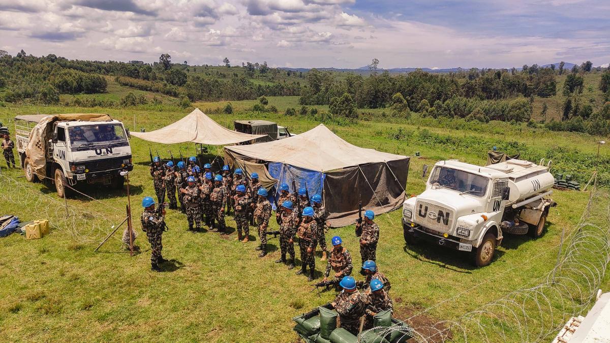 Accompagné du Commandant du Secteur Nord, le Général Md. Saiful Alam Bhuiyan, et du Commandant du contingent népalais, le Colonel Deepak Khadka, le Commandant de la Force a rencontré les troupes et passé en revue les activités conduites depuis la base opérationnelle mobile de la MONUSCO.
