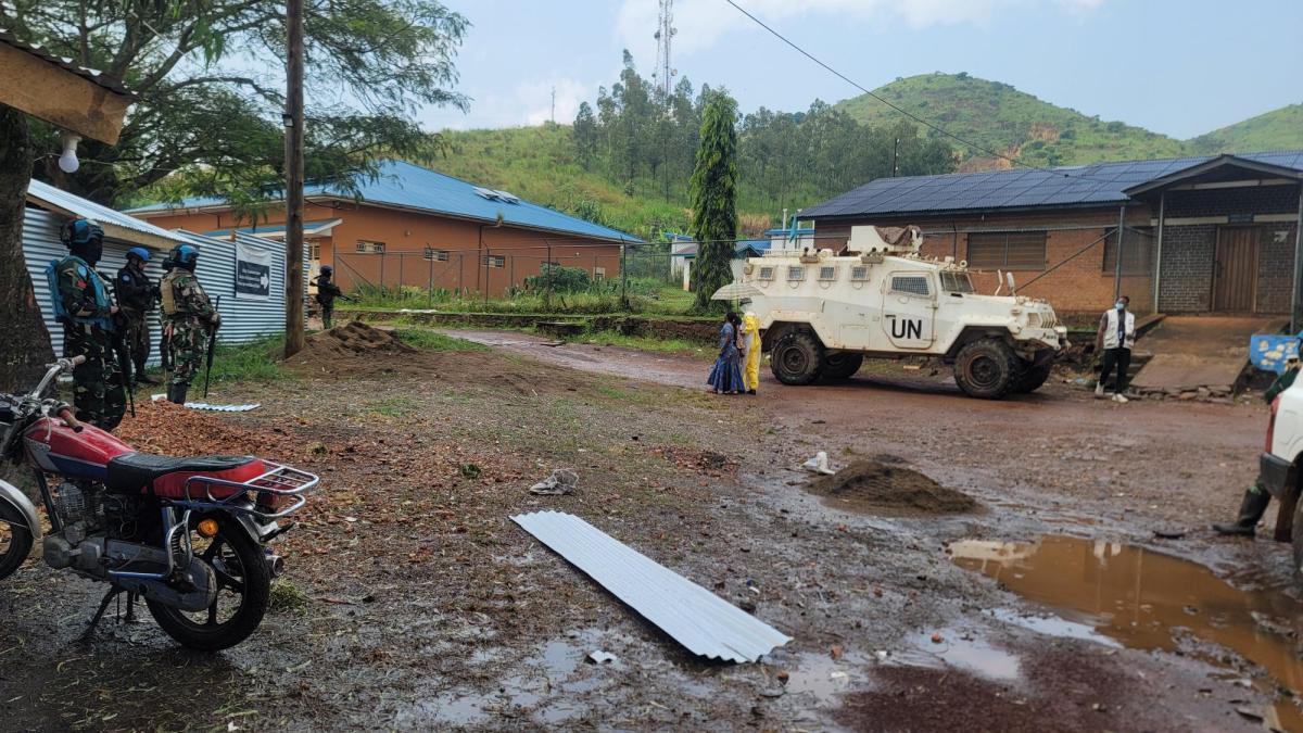 In Nyakunde, Ituri, MONUSCO patrols are helping restore communities' confidence and revive the Ebola response. Health authorities are calling for a sustained presence to protect communities and ensure continuity of care.