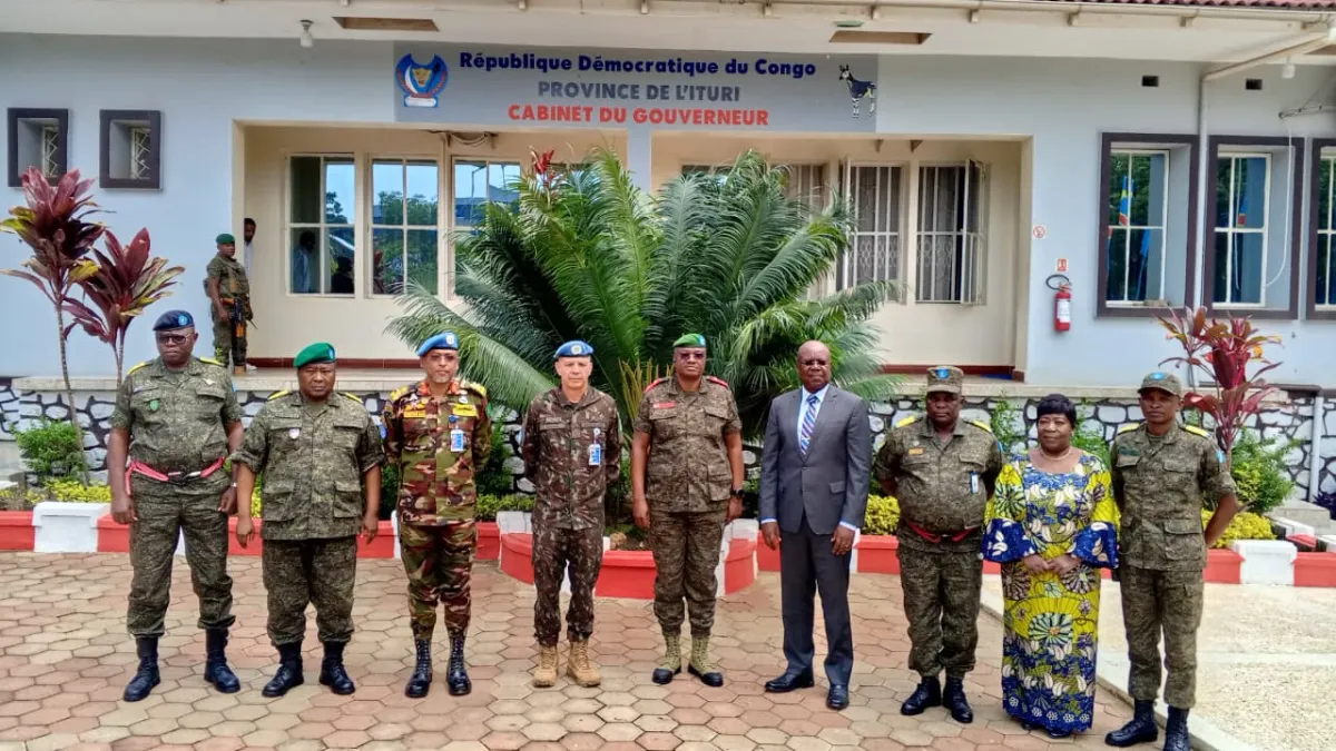 Accompagné du Commandant du Secteur Nord, le Général Md. Saiful Alam Bhuiyan, et du Commandant du contingent népalais, le Colonel Deepak Khadka, le Commandant de la Force a rencontré les troupes et passé en revue les activités conduites depuis la base opérationnelle mobile de la MONUSCO.