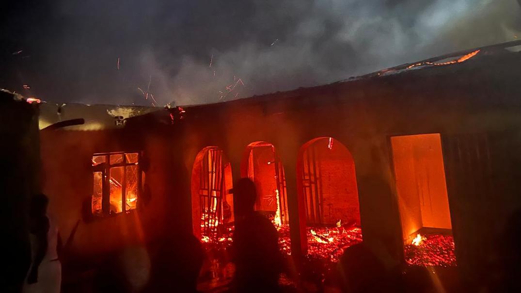 MONUSCO’s intervention has reinforced the efforts of the local population, who participated in the initial operations by providing water and sand to limit the spread of the fire.