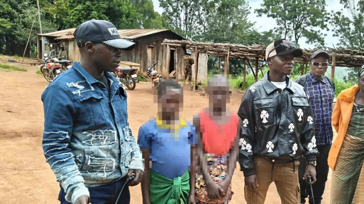 Following these consultations, the parties agreed that the two girls would be handed over to MONUSCO peacekeepers stationed in Rhoo, the locality closest to the area where they were being held.