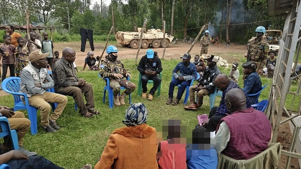 Following these consultations, the parties agreed that the two girls would be handed over to MONUSCO peacekeepers stationed in Rhoo, the locality closest to the area where they were being held.