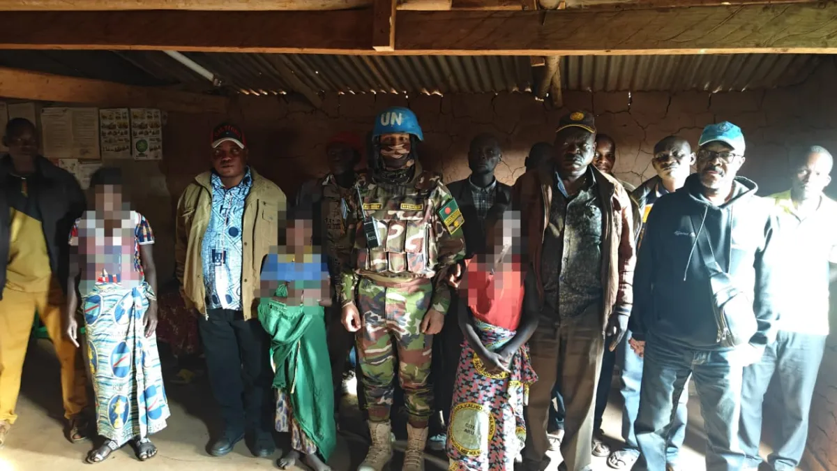 Following these consultations, the parties agreed that the two girls would be handed over to MONUSCO peacekeepers stationed in Rhoo, the locality closest to the area where they were being held.