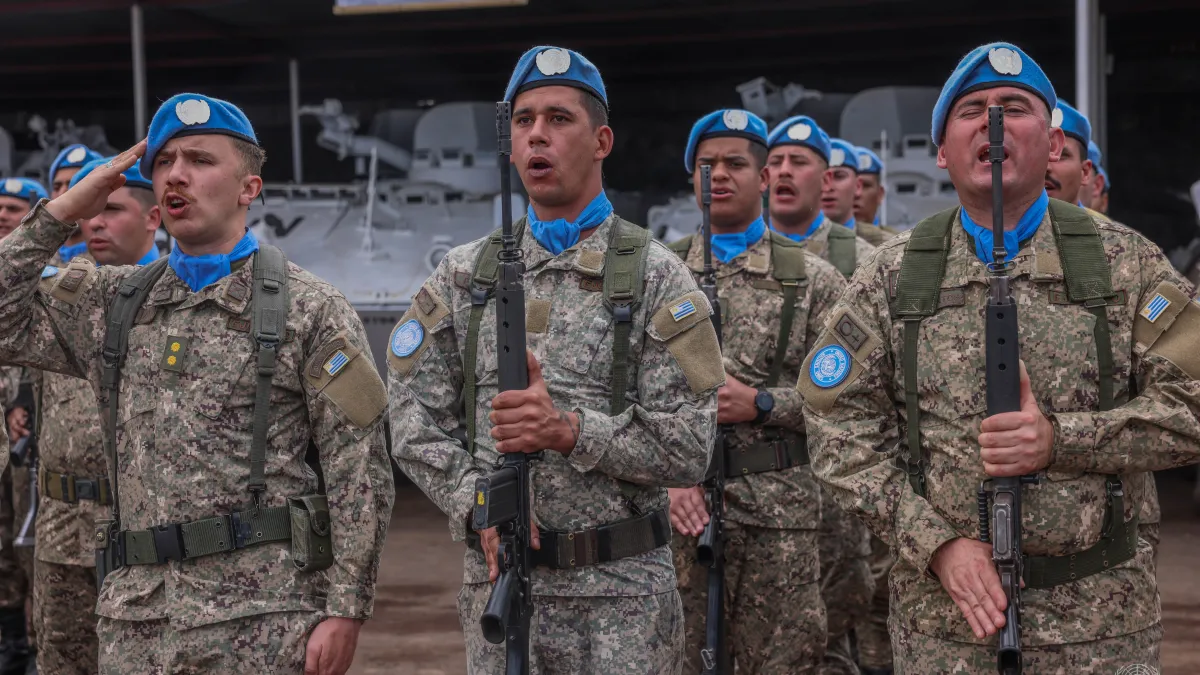 La cérémonie de Goma s’inscrit dans une histoire plus large : celle de 25 années d’engagement uruguayen dans les opérations de maintien de la paix des Nations Unies en Afrique.
