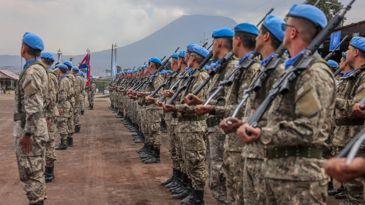 La cérémonie de Goma s’inscrit dans une histoire plus large : celle de 25 années d’engagement uruguayen dans les opérations de maintien de la paix des Nations Unies en Afrique. 