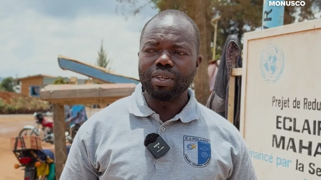 Plus de trois ans après le lancement d’un projet d’éclairage public soutenu par la MONUSCO, les lampadaires solaires continuent de contribuer à la sécurité des habitants et à la vie économique locale.