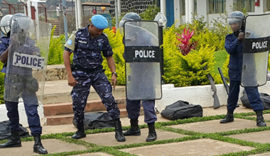 Formation donnée à 230 policiers congolais à Bukavu, dans le Sud-Kivu, par la composante Police des Nations Unies (UNPOL), dans les domaines du rétablissement de l’ordre public et des gestes techniques professionnels d’intervention. MONUSCO/Tahina Andriamamonjitianasoa