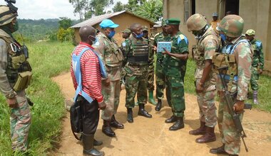 Réunion multipartite entre la MONUSCO, les autorités locales, l'Armée et la Police congolaises, ainsi que la communauté locale d’Eringeti, au Nord-Kivu, pour réfléchir sur une plus grande implication des populations civiles, dans les mécanismes d’alerte communautaire. MONUSCO/Affaires civiles