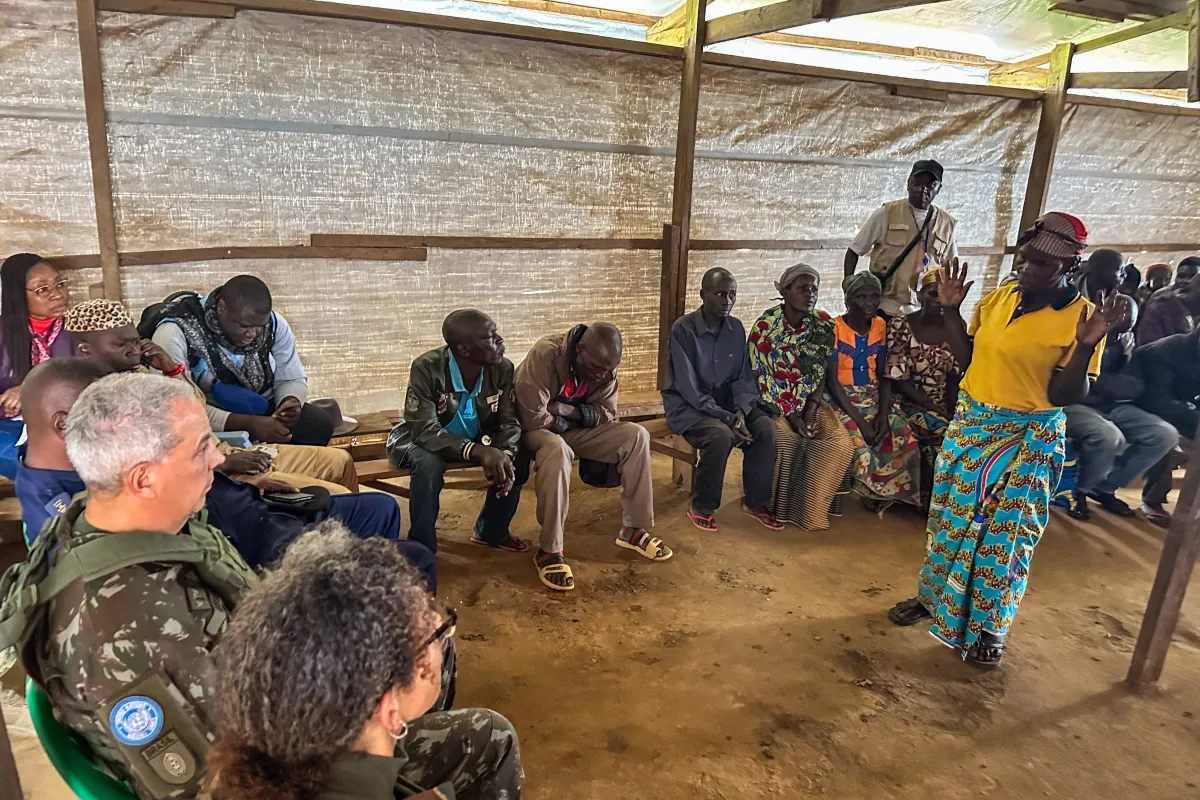 General Ulisses de Mesquita Gomes, Force Commander of MONUSCO, went on August 21 to Fataki then to Lodha to meet with communities and listen to their concerns to better protect them.