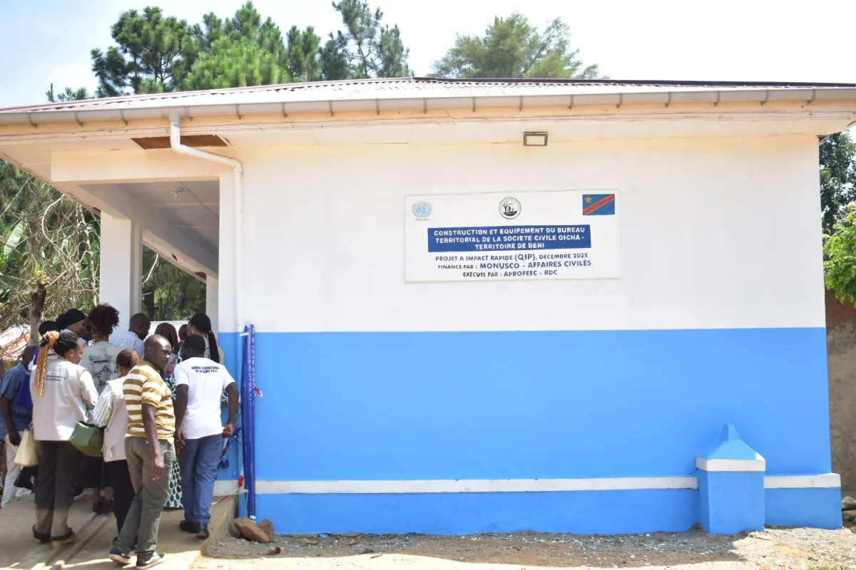 The building includes an office for the president, an office for the rapporteur, a reception area for the secretariat, an archive space, and a large meeting room. Photo MONUSCO ©Martial Mukeba wa Mukeba