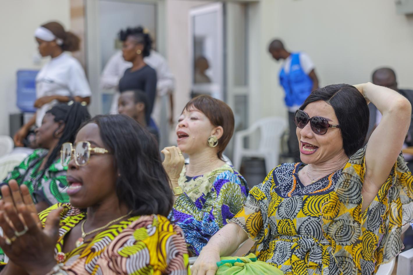 Une centaine de femmes ont participé à un atelier de sensibilisation sur l’égalité de sexe et les droits des femmes vivant avec un handicap organisé par la section Genre de la MONUSCO. ©Photo Jean-Claude Wenga