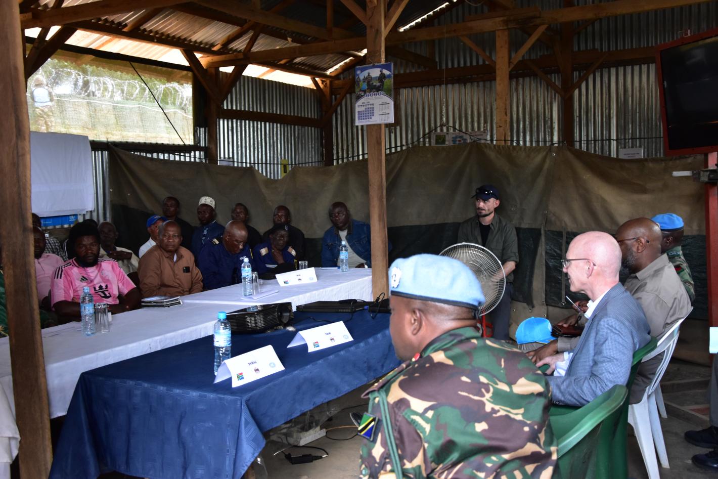 Le chef de la MONUSCO James Swan à Eringeti, mardi 21 avril 2026 au deuxième jour de sa visite à Beni, dans la province du Nord-Kivu.
