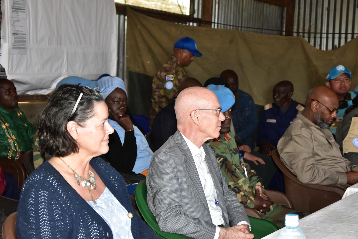 Le chef de la MONUSCO James Swan à Eringeti, mardi 21 avril 2026 au deuxième jour de sa visite à Beni, dans la province du Nord-Kivu.