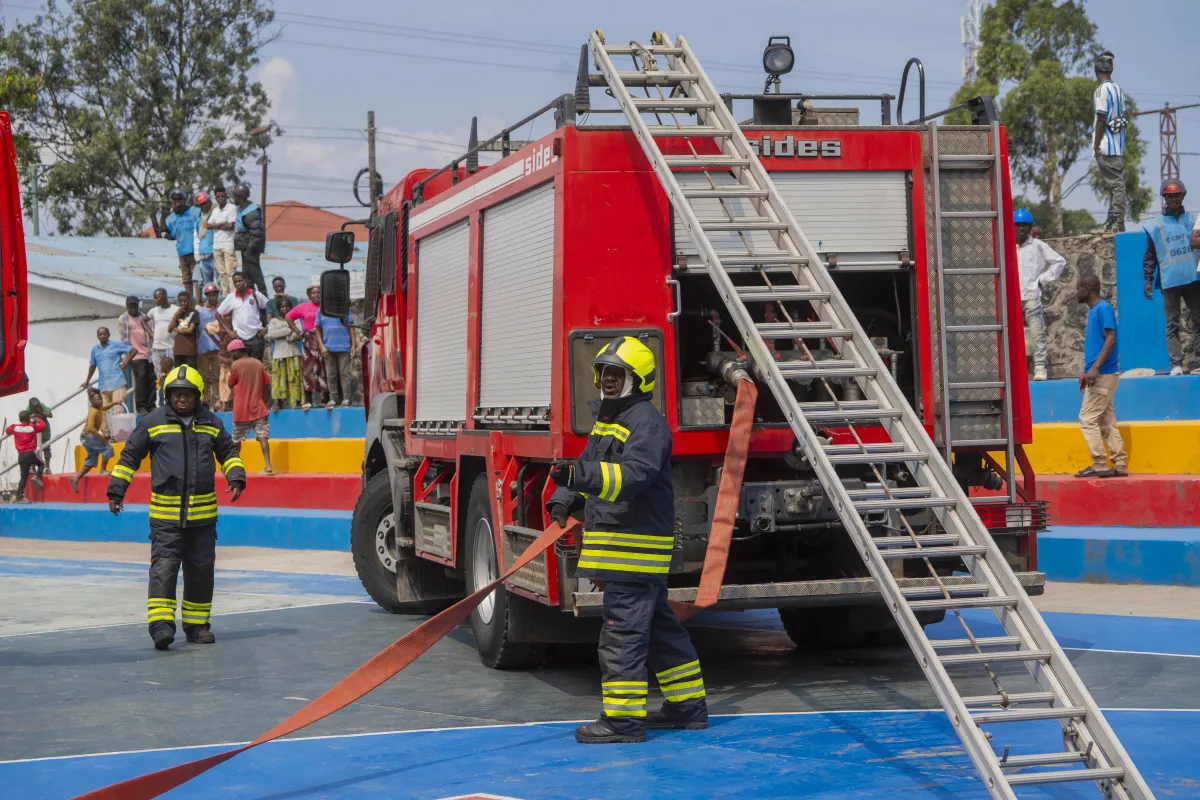 Les équipes de secours ont également réussi à maîtriser le feu et à empêcher sa propagation aux habitations voisines. Toutefois, une dizaine de ménages ont perdu leurs biens.