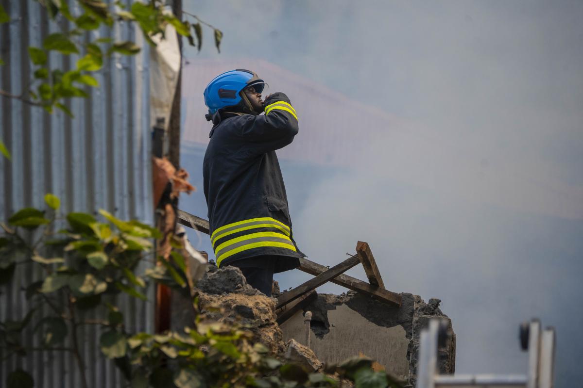 Les équipes de secours ont également réussi à maîtriser le feu et à empêcher sa propagation aux habitations voisines. Toutefois, une dizaine de ménages ont perdu leurs biens.