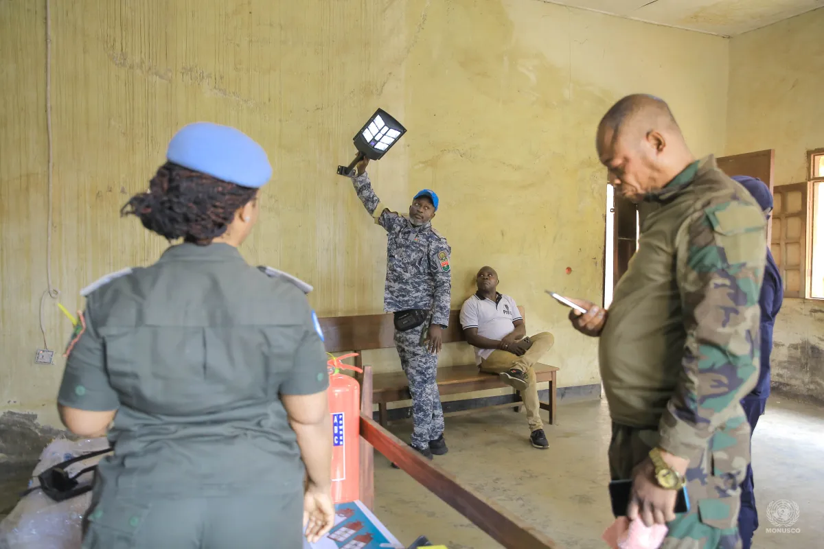 L’initiative vise à améliorer les normes de sécurité et de sûreté dans quatre établissements pénitentiaires prioritaires, à savoir les prisons de Ndolo et Makala à Kinshasa, ainsi que celles de Bunia (Ituri) et Beni (Nord-Kivu).