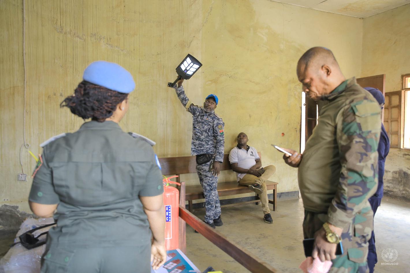 L’initiative vise à améliorer les normes de sécurité et de sûreté dans quatre établissements pénitentiaires prioritaires, à savoir les prisons de Ndolo et Makala à Kinshasa, ainsi que celles de Bunia (Ituri) et Beni (Nord-Kivu).
