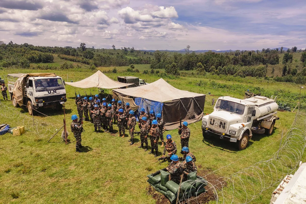 Accompagné du Commandant du Secteur Nord, le Général Md. Saiful Alam Bhuiyan, et du Commandant du contingent népalais, le Colonel Deepak Khadka, le Commandant de la Force a rencontré les troupes et passé en revue les activités conduites depuis la base opérationnelle mobile de la MONUSCO.