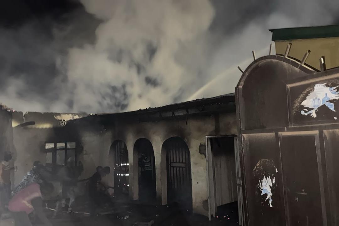 MONUSCO’s intervention has reinforced the efforts of the local population, who participated in the initial operations by providing water and sand to limit the spread of the fire.