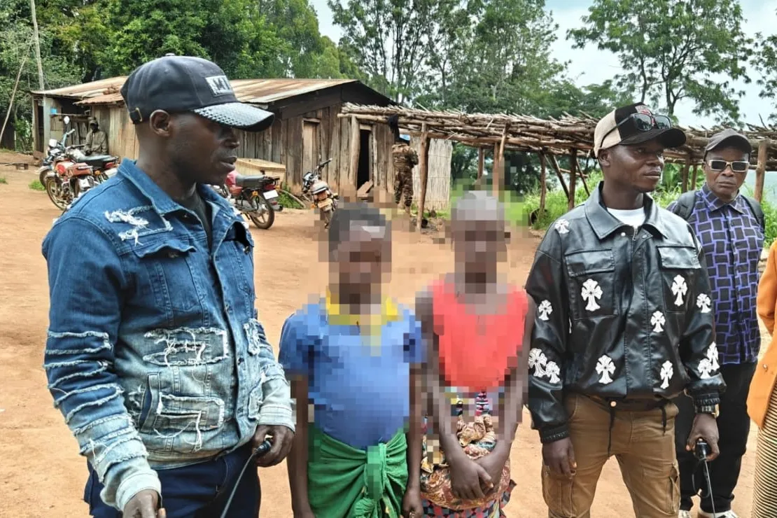 Following these consultations, the parties agreed that the two girls would be handed over to MONUSCO peacekeepers stationed in Rhoo, the locality closest to the area where they were being held.