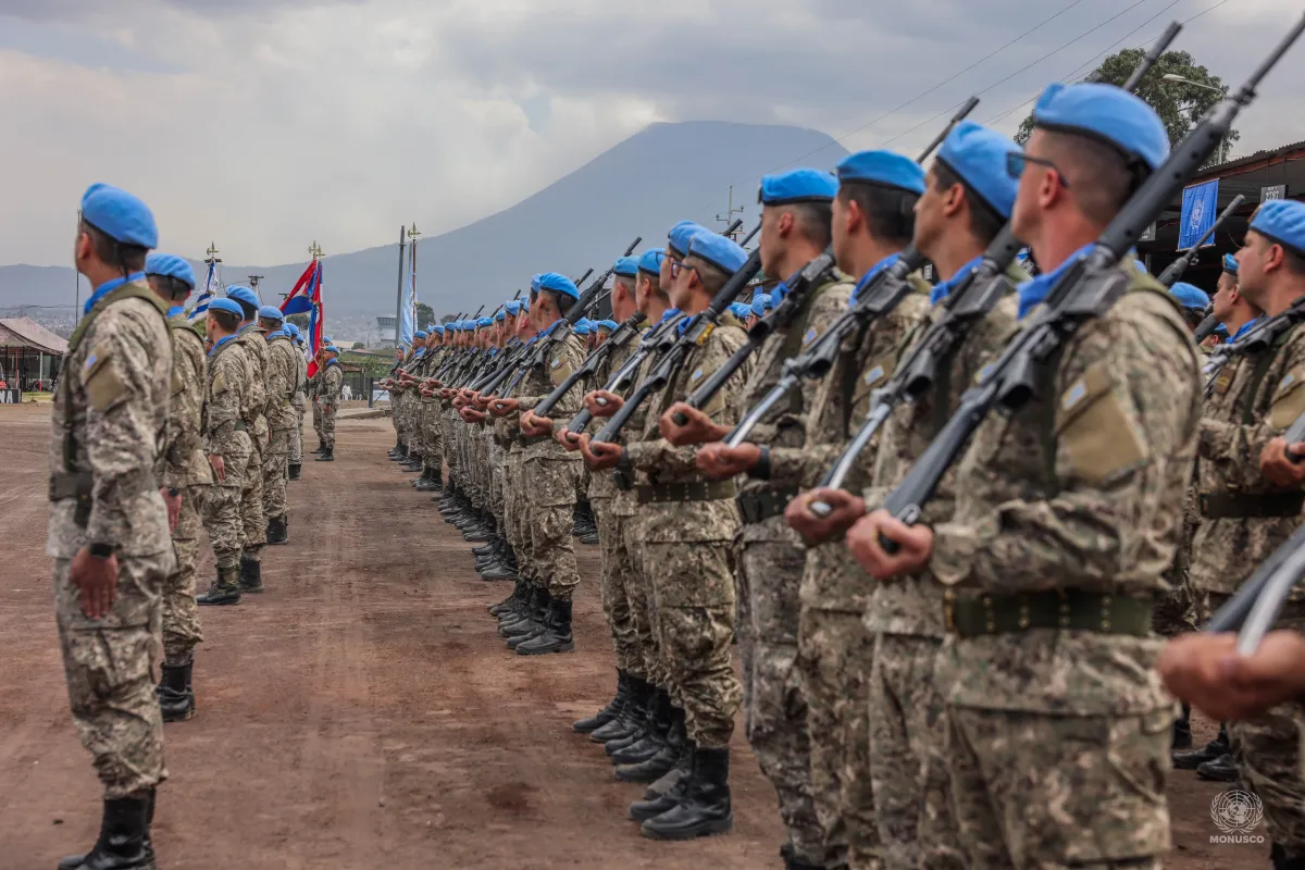 La cérémonie de Goma s’inscrit dans une histoire plus large : celle de 25 années d’engagement uruguayen dans les opérations de maintien de la paix des Nations Unies en Afrique. 