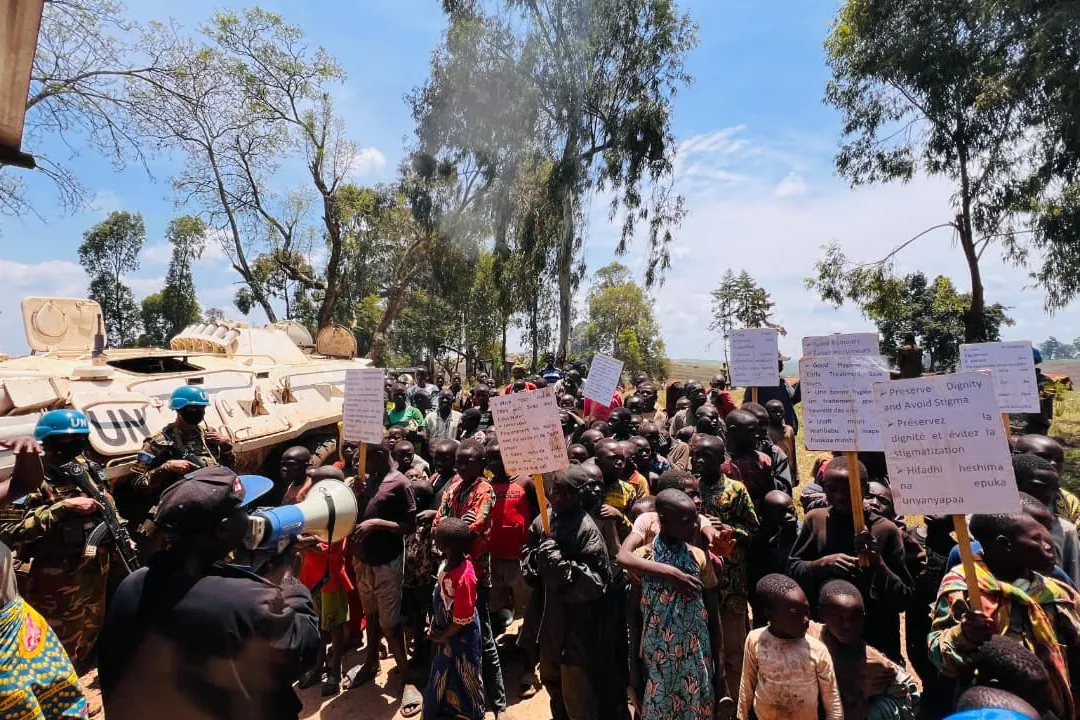 Chaque jour, des patrouilles conjointes sont organisées avec les FARDC autour des écoles et dans les secteurs les plus exposés aux attaques armées.