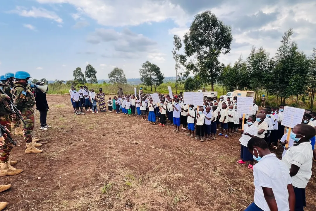 Chaque jour, des patrouilles conjointes sont organisées avec les FARDC autour des écoles et dans les secteurs les plus exposés aux attaques armées.