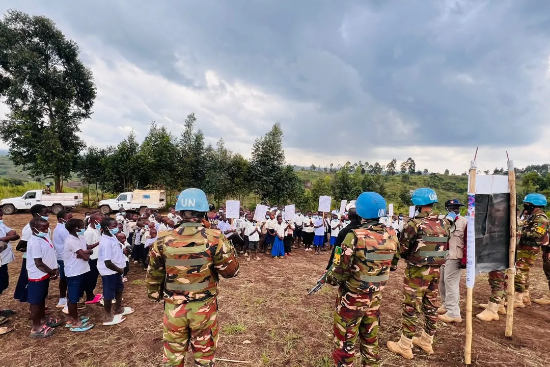 Chaque jour, des patrouilles conjointes sont organisées avec les FARDC autour des écoles et dans les secteurs les plus exposés aux attaques armées.