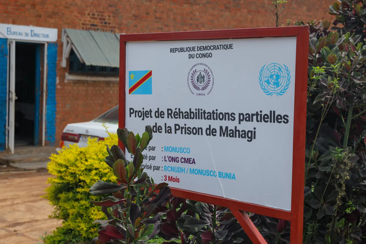 La réhabilitation partielle de l’établissement a permis l’aménagement de deux fosses septiques et de deux puits perdus, de quatorze latrines et la réhabilitation partielle de six cellules. Une infirmerie destiné aux détenus a également été construite.
