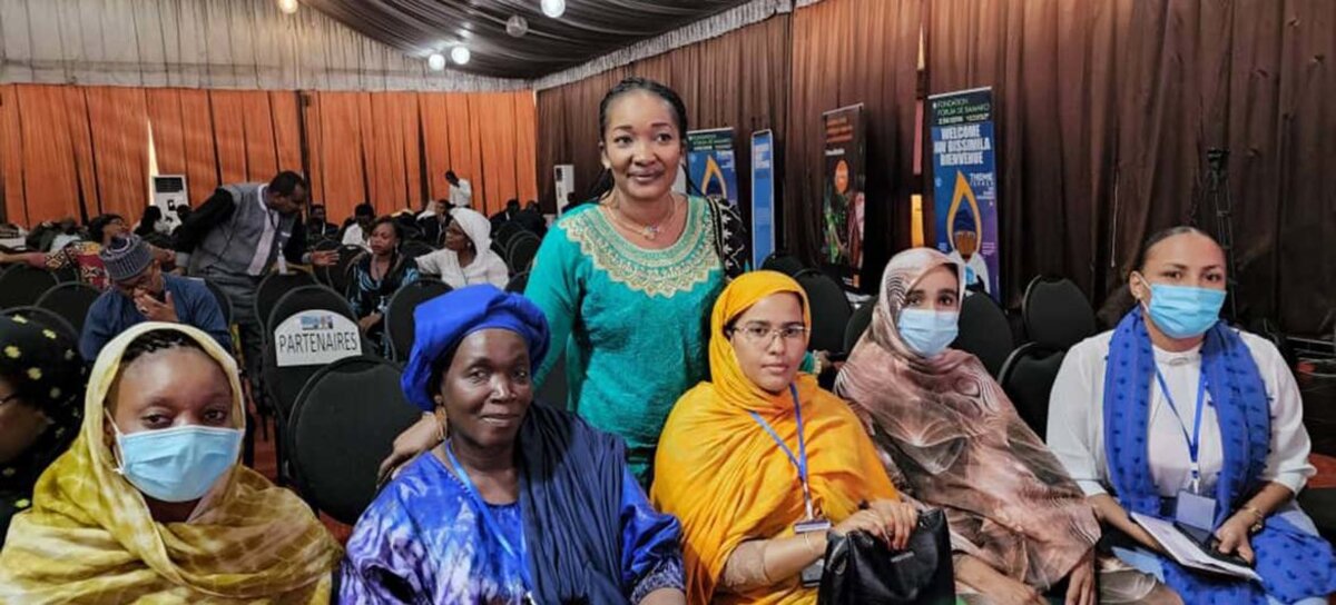 @MINUSMA|Habi Diawara, conseillère principale en matière de genre à la MINUSMA, rencontre des femmes pour améliorer leur accès au leadership dans leur communauté au Mali.