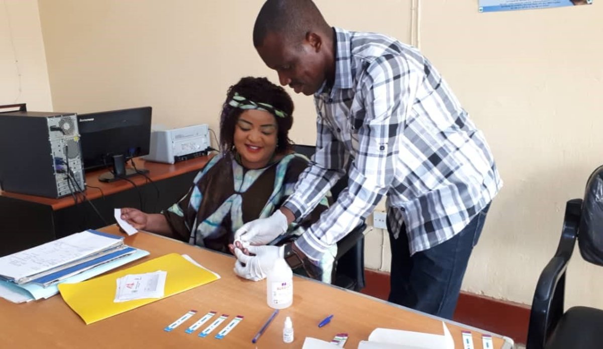 Lutte contre le VIH/Sida : la MONUSCO et le PNMLS font la ronde des entreprises de Bunia pour sensibiliser les employés. Photo MONUSCO/Jean-Tobie OKALA