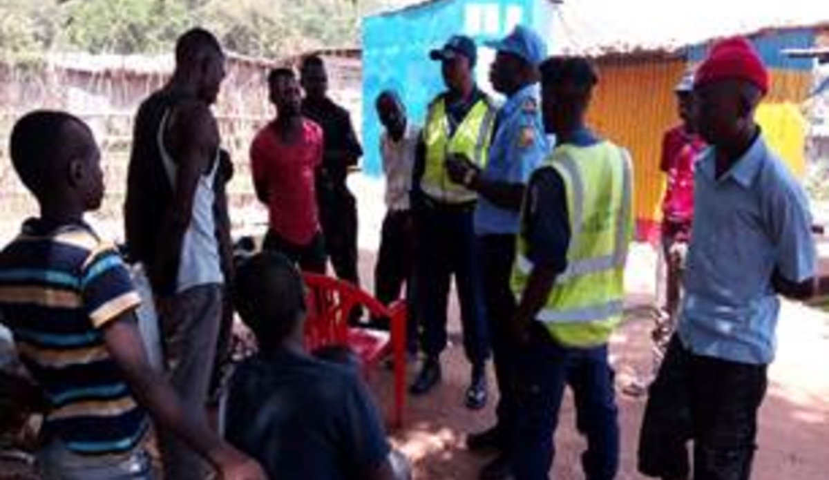 La Police MONUSCO sensibilise les populations d’Uvira sur l’usage des « numéros verts » mis à leur disposition au sein de la Police congolaise.