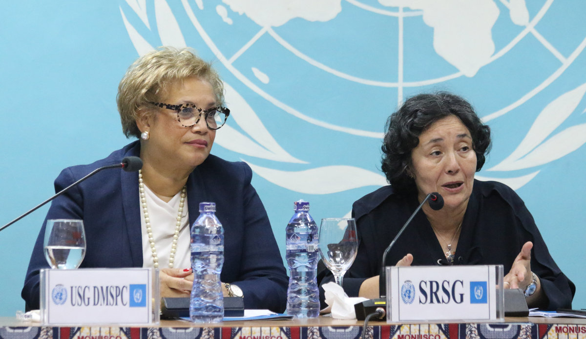 La Secrétaire générale adjointe des Nations Unies, Catherine Pollard, et la Chef de la MONUSCO, Leila Zerrougui, échangeant avec le personnel de la Mission de l'ONU à Kinshasa. Photo MONUSCO/John Bompengo